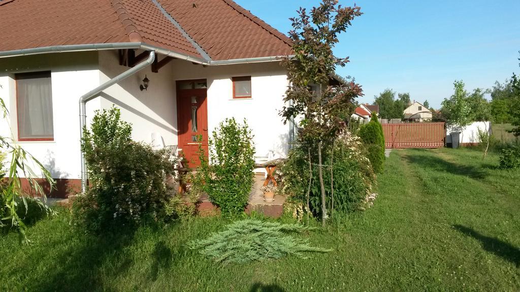 Cserkei Nyaralo Cserkeszőlő Quarto foto